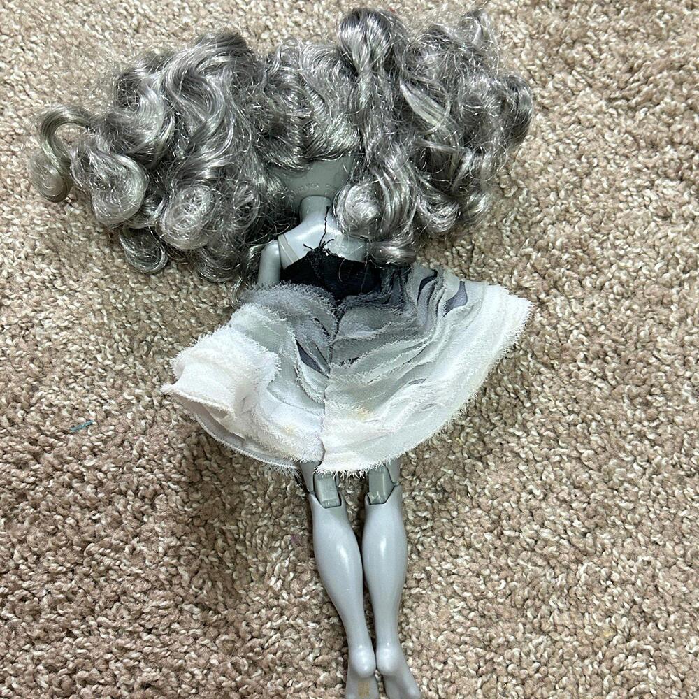 Rainbow High Shadow High Fashion Doll Re-Styled Dressed Nicole Steel No Shoes - Picture 4 of 4